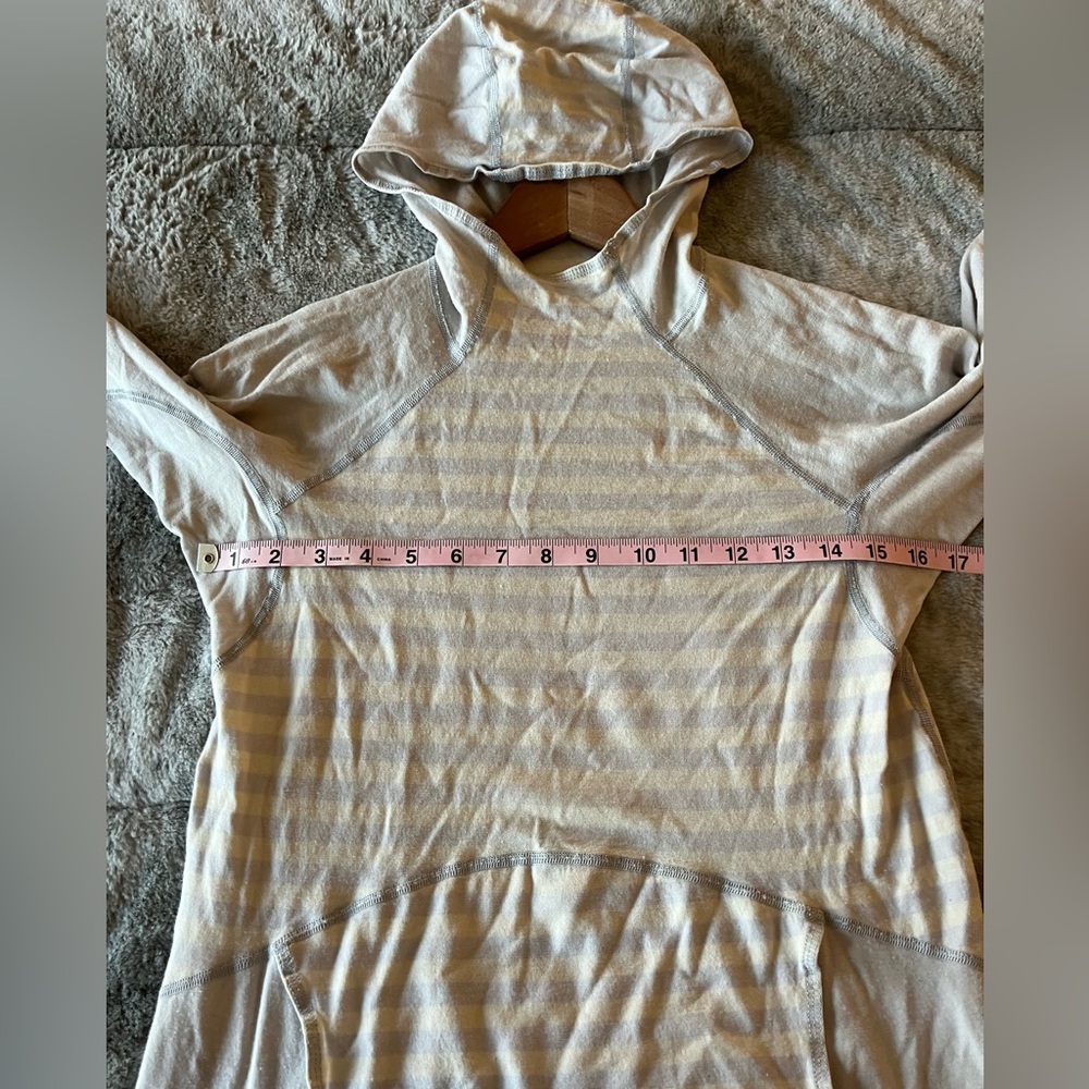 Striped Thermal Patagonia Hooded Top with Cream Sleeves - Picture 12 of 12